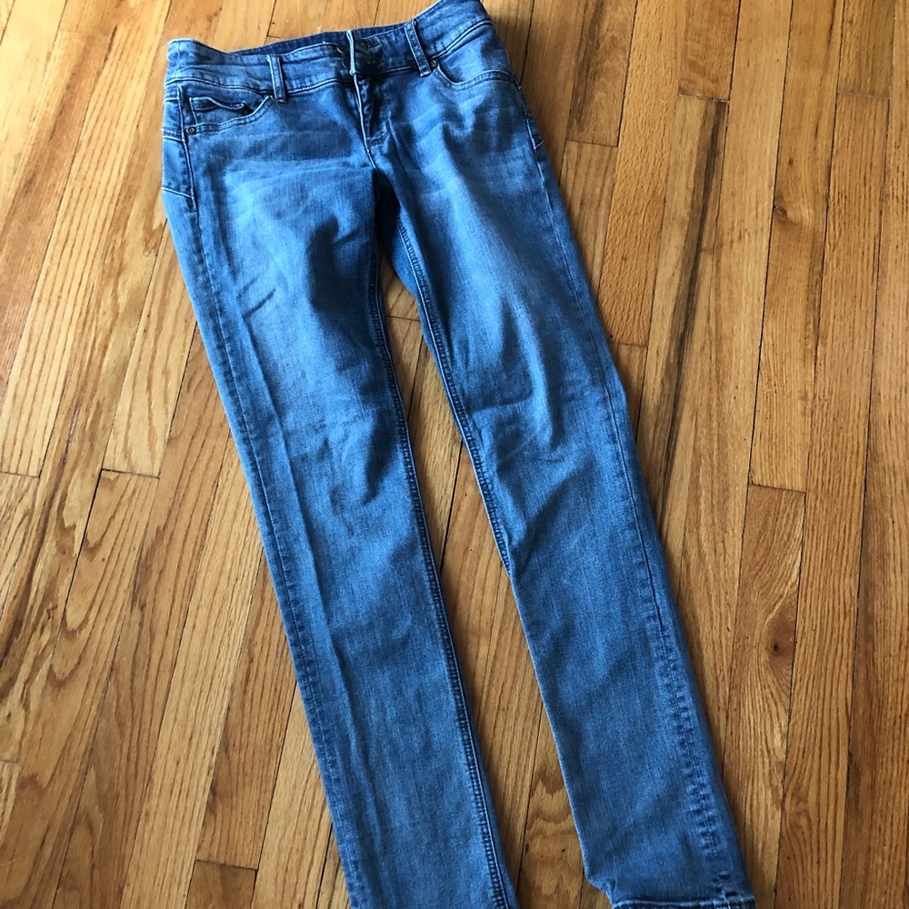 SOHO NEW YORK & COMPANY CURVE CREATOR SKINNY JEANS